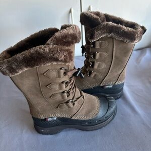 Baffin Women's Tan and Black Winter Boots
